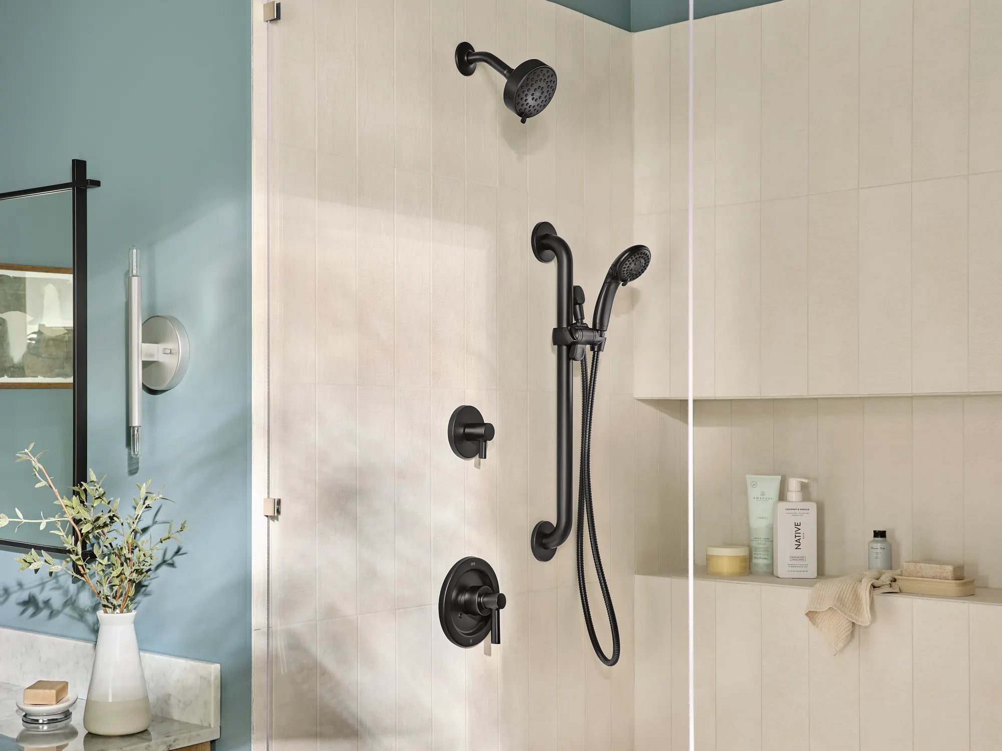Aluma Matte black cycling tub/shower - Image 6