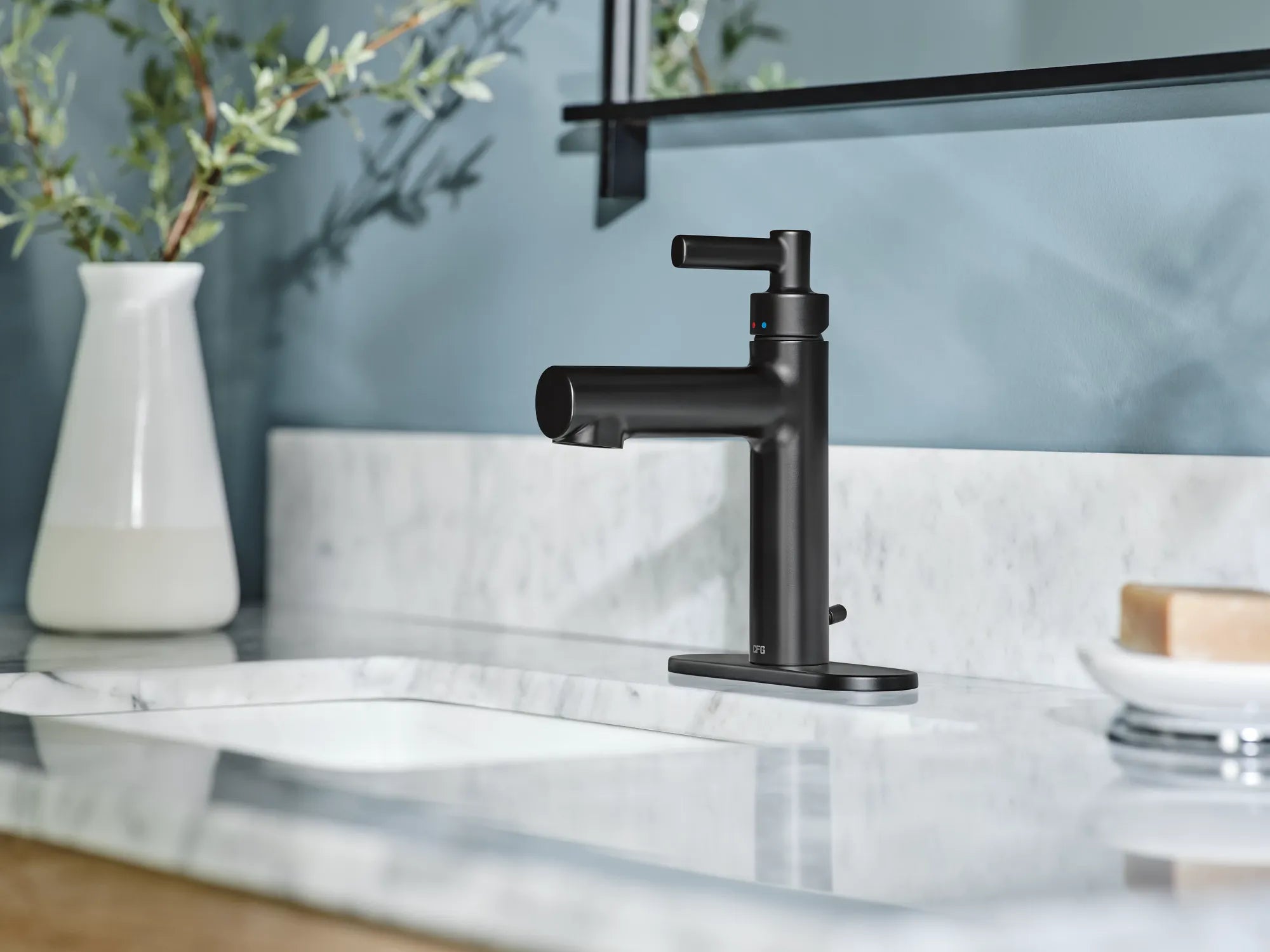 Aluma Matte black one-handle low arc bathroom faucet - Image 3