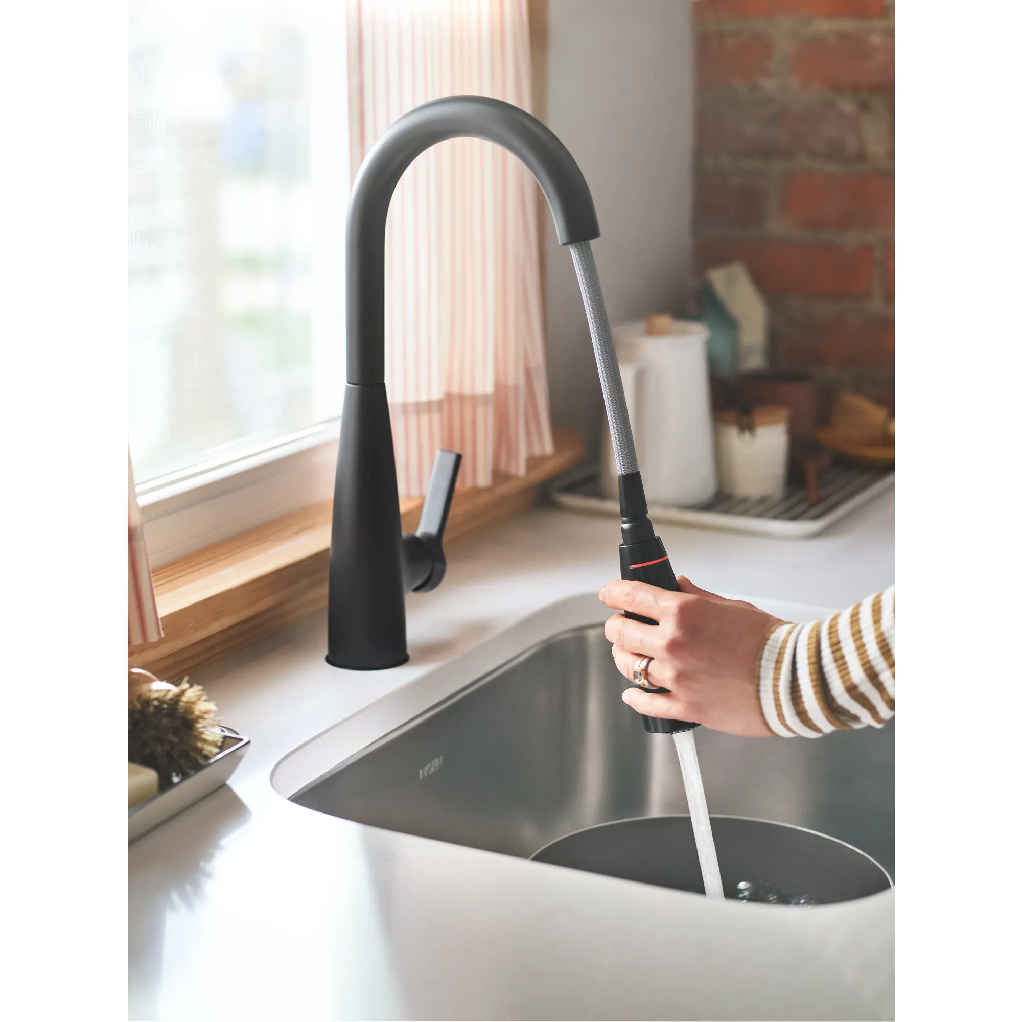 Haelyn One-Handle High Arc Pulldown Kitchen Faucet - Image 10
