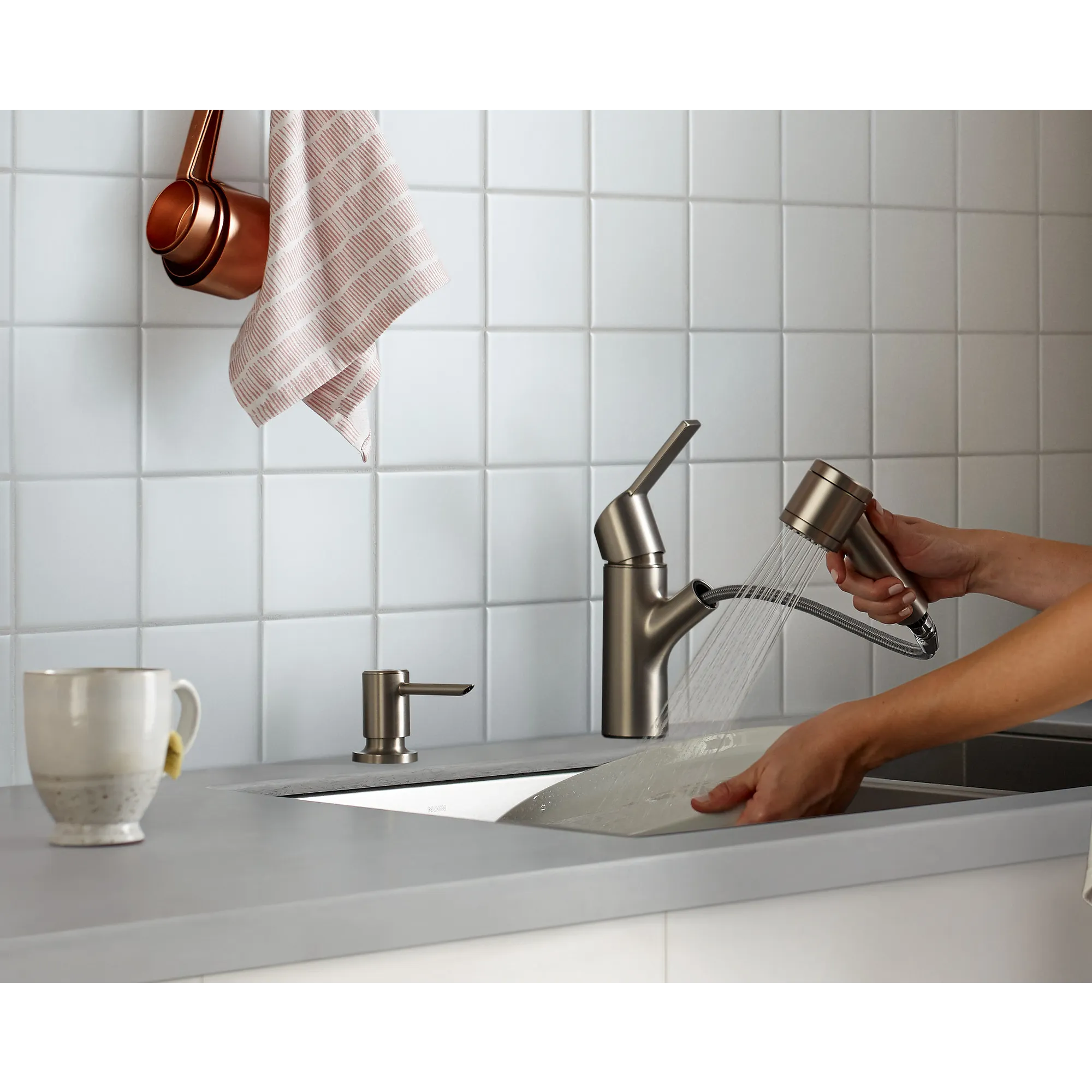 Sombra One-Handle Pullout Kitchen Faucet - Image 10