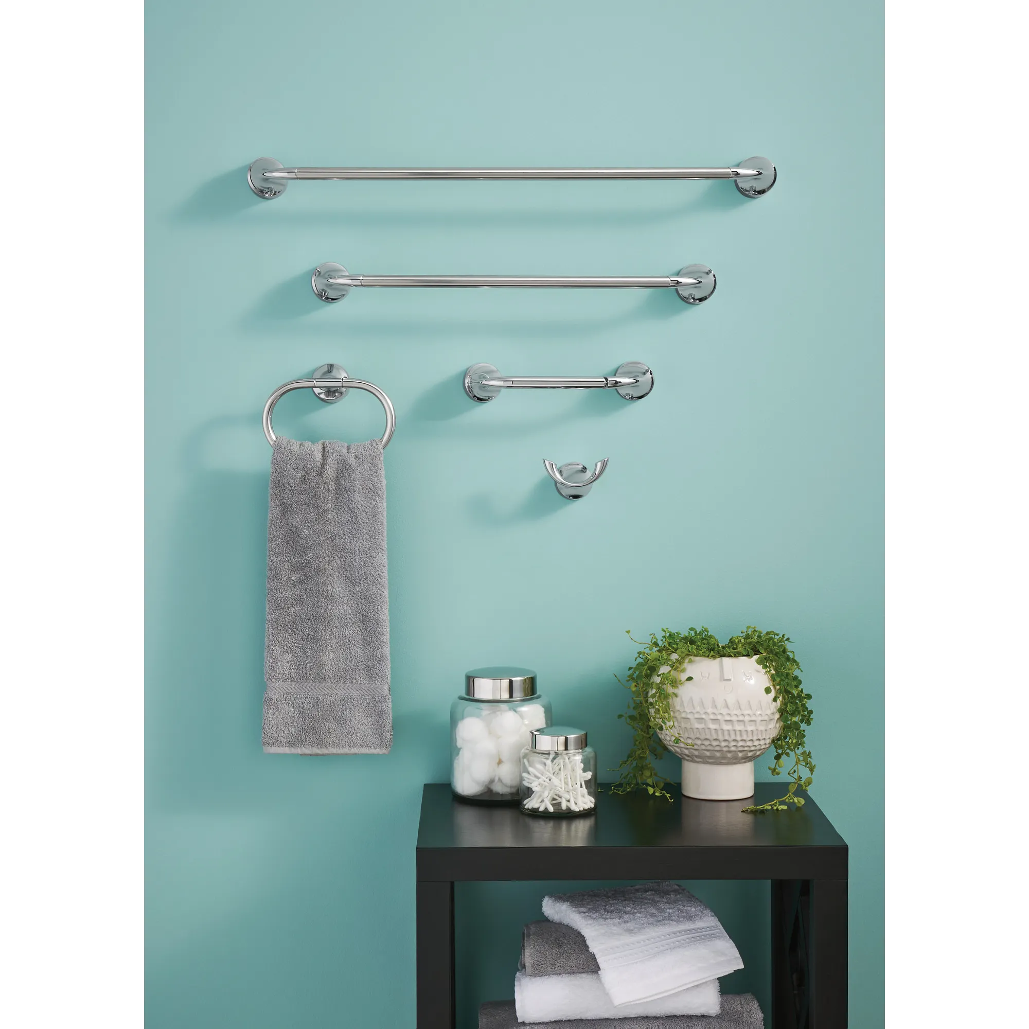 Idora 24 Towel Bar - Image 5
