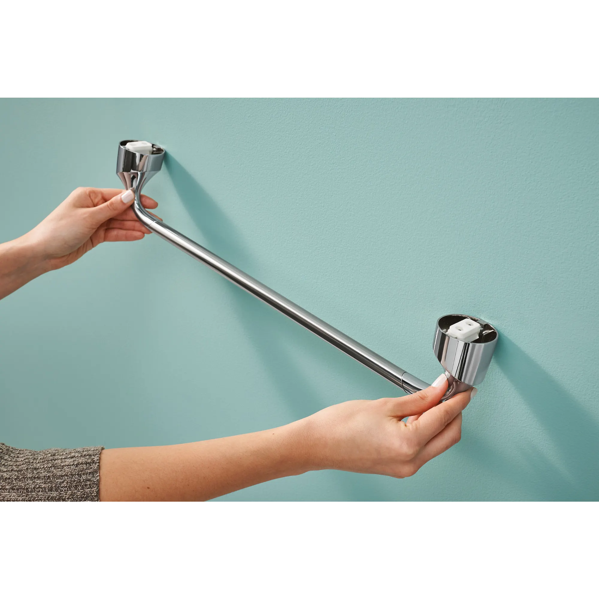 Idora 24 Towel Bar - Image 8