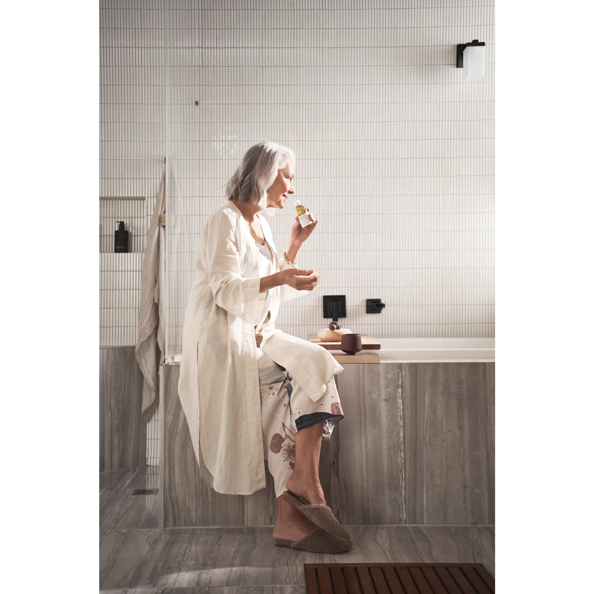 90 Degree One-Handle Non Diverter Wallmount Tub Filler - Image 7