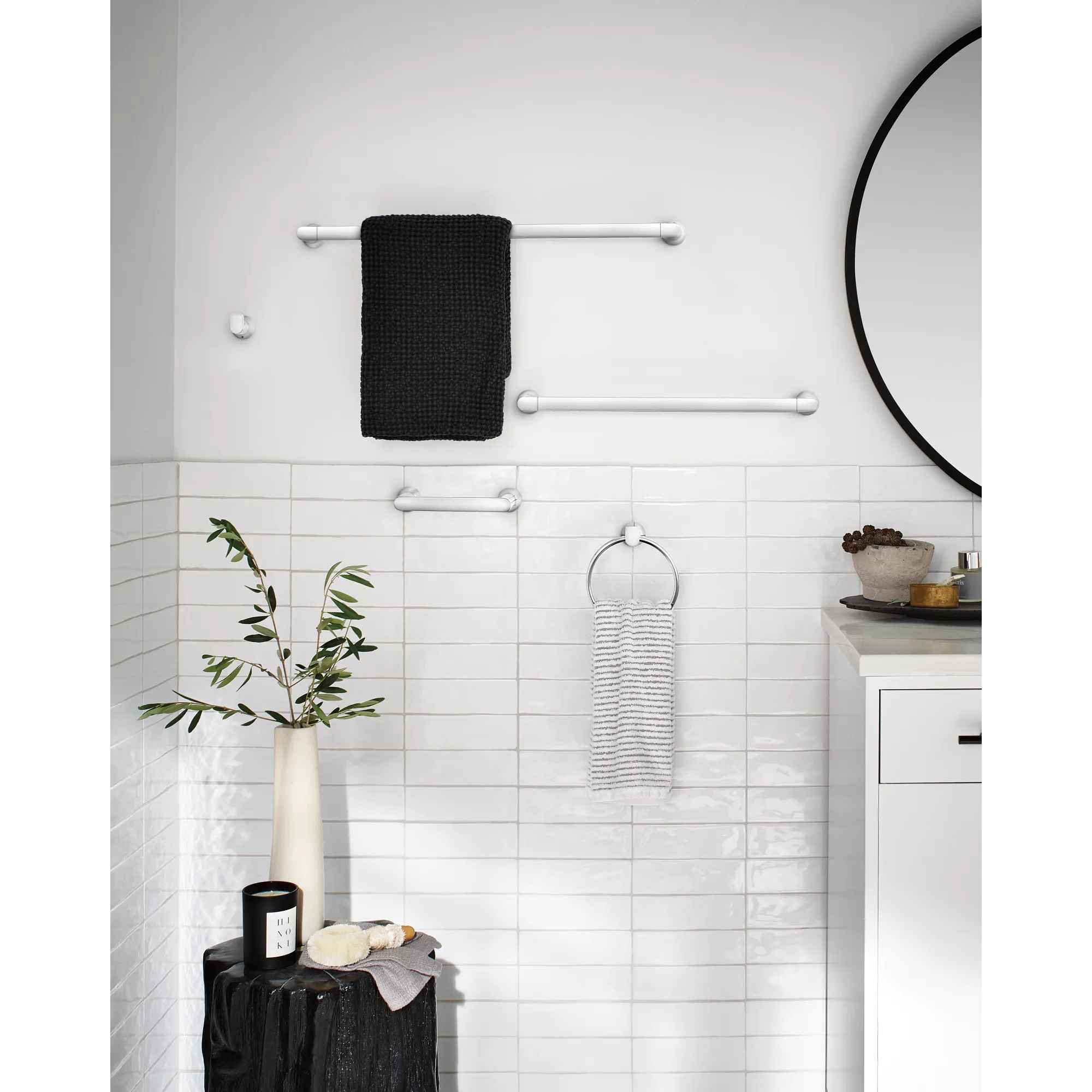 Genta 18 Towel Bar - Image 4