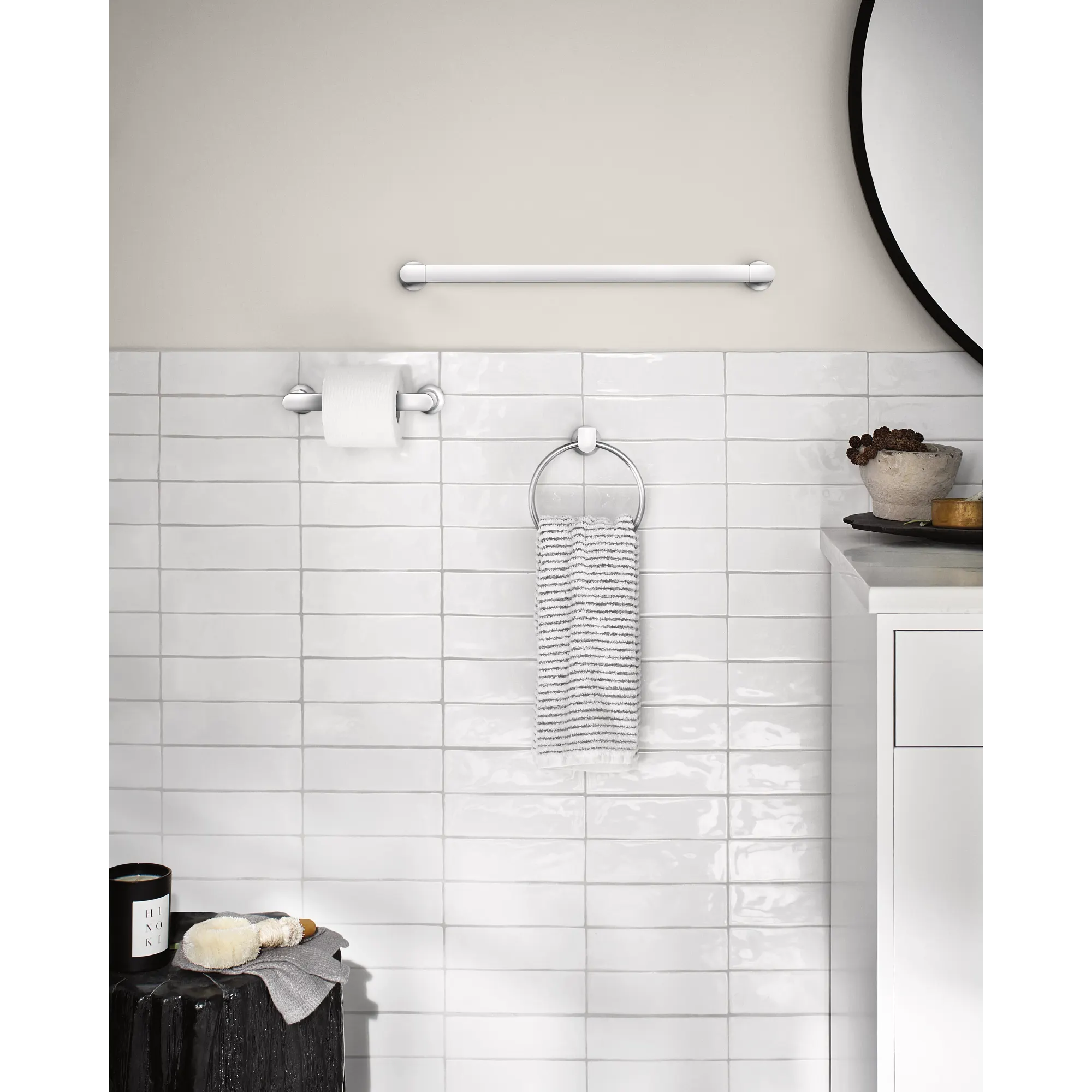 Genta 18 Towel Bar - Image 2